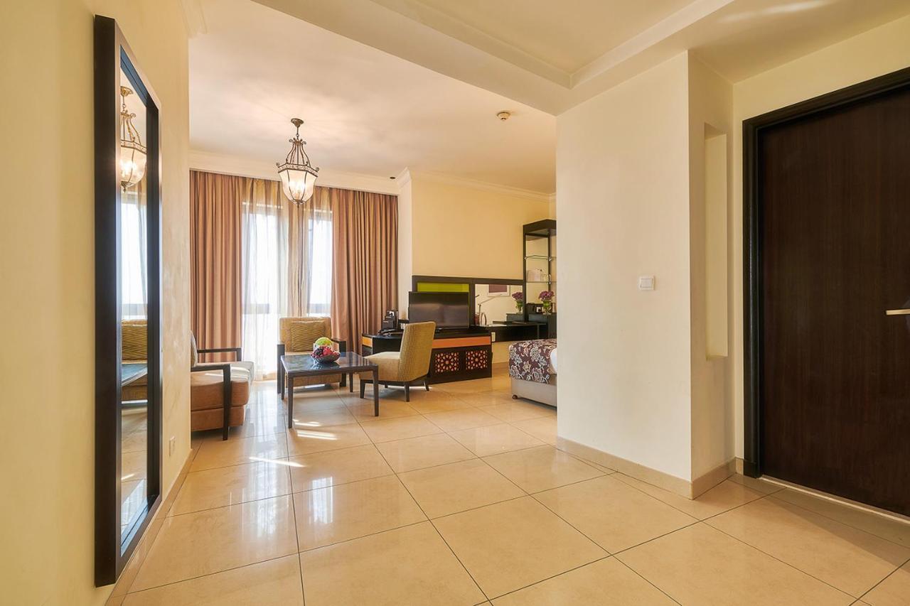 Bahi Ajman Palace Hotel Exterior photo